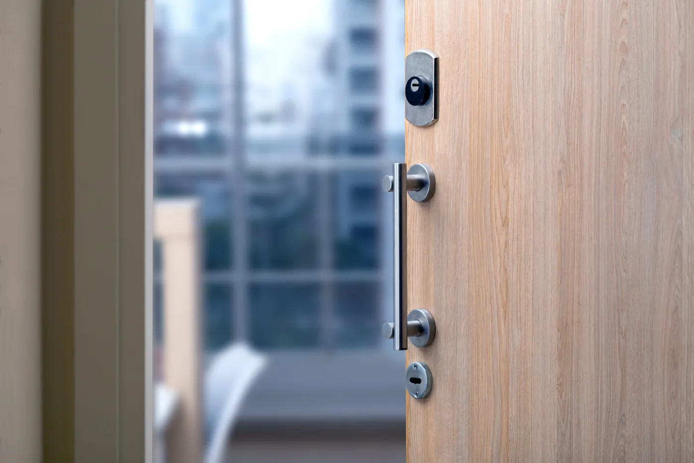 Pose d'une serrure multipoints sur une porte d'entrée dans les Yvelines